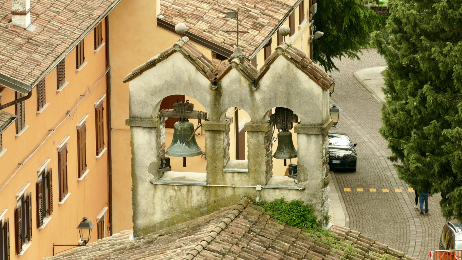 Le due piccole campane della Cappella di Santo Spirito