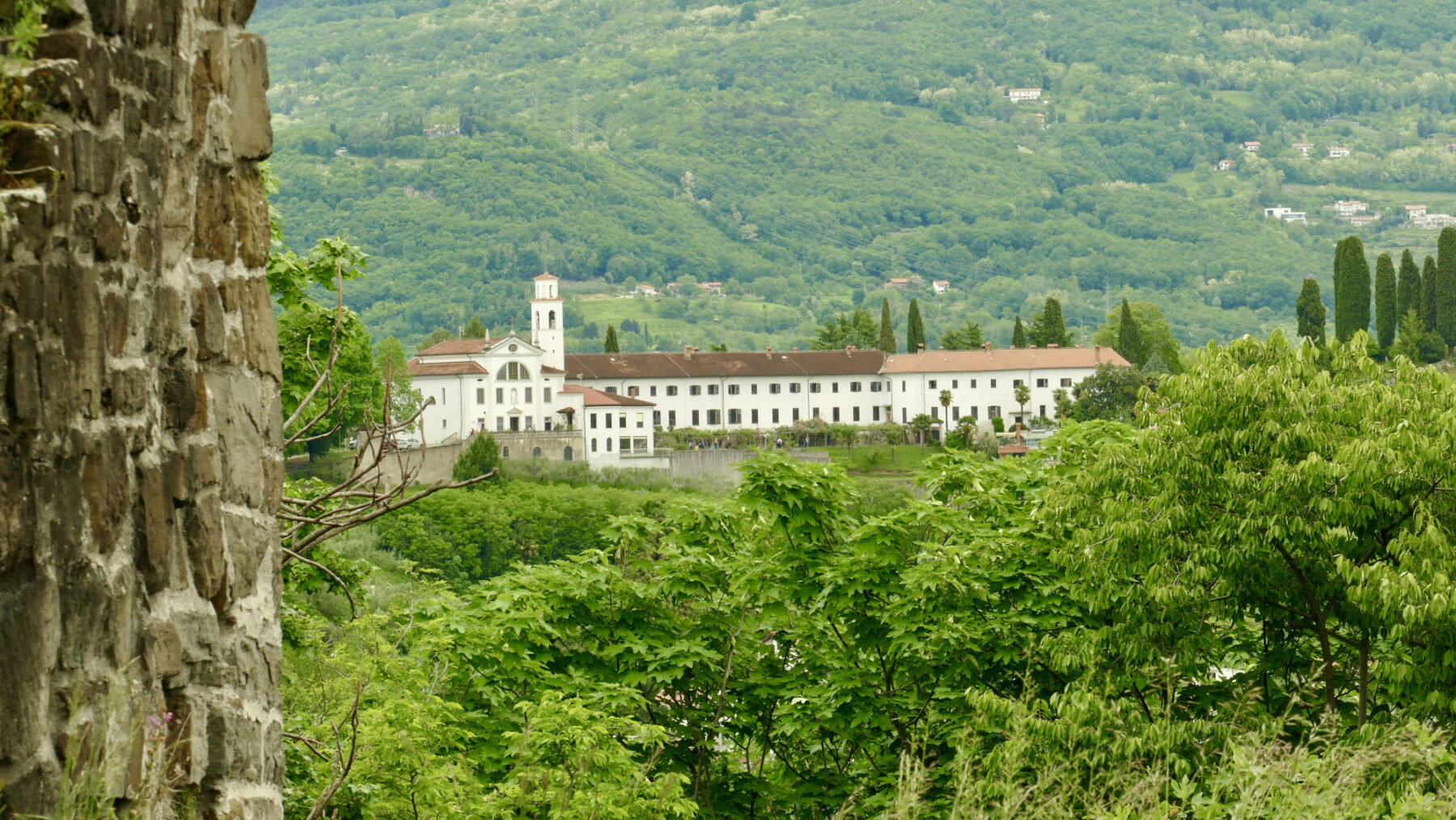Monastero di Castagnevizza, vista dal castello di Gorizia