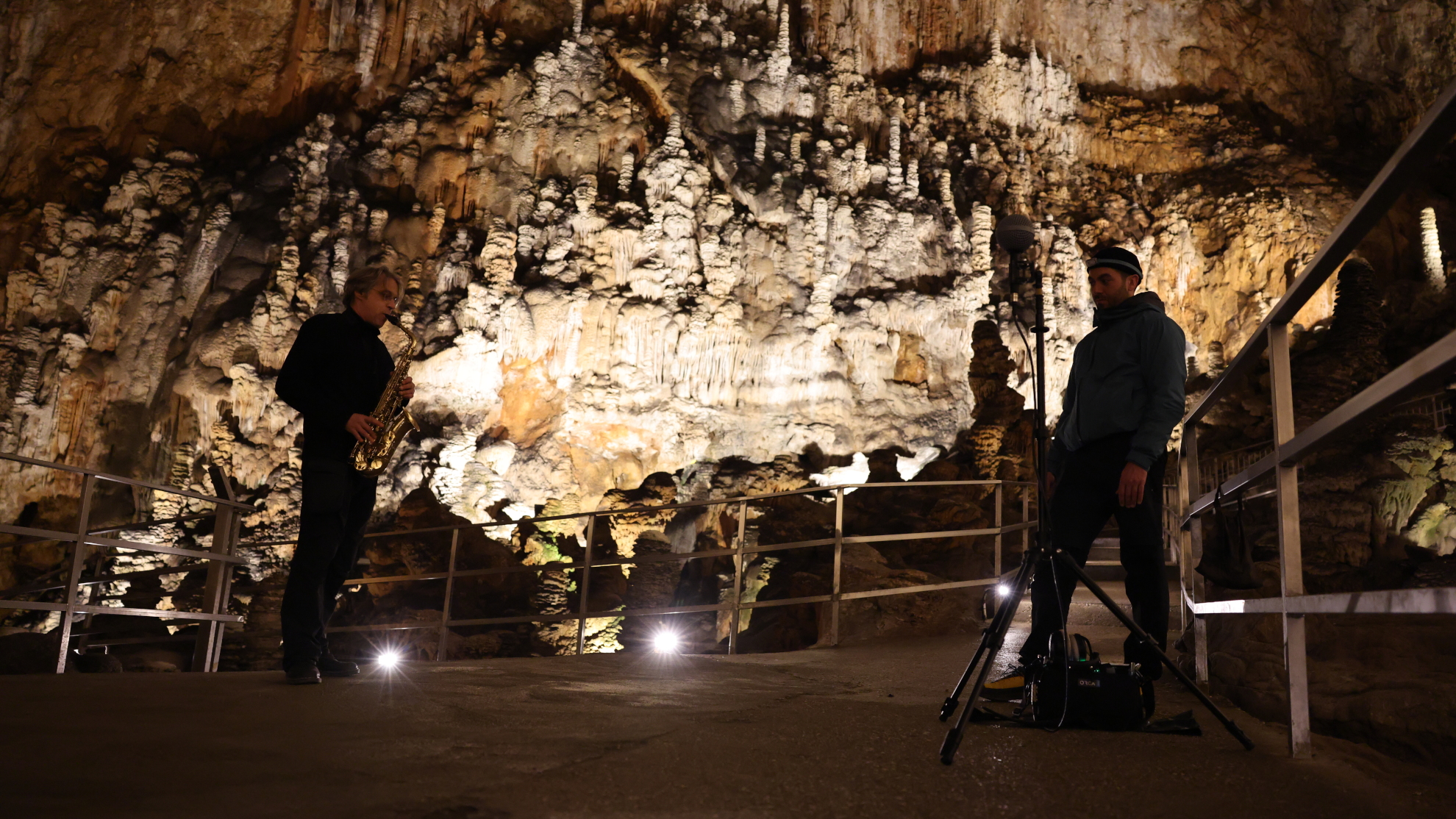 Topofonie.it - sessione di registrazione di sassofono in Grotta Gigante - foto di Lara Carrer
